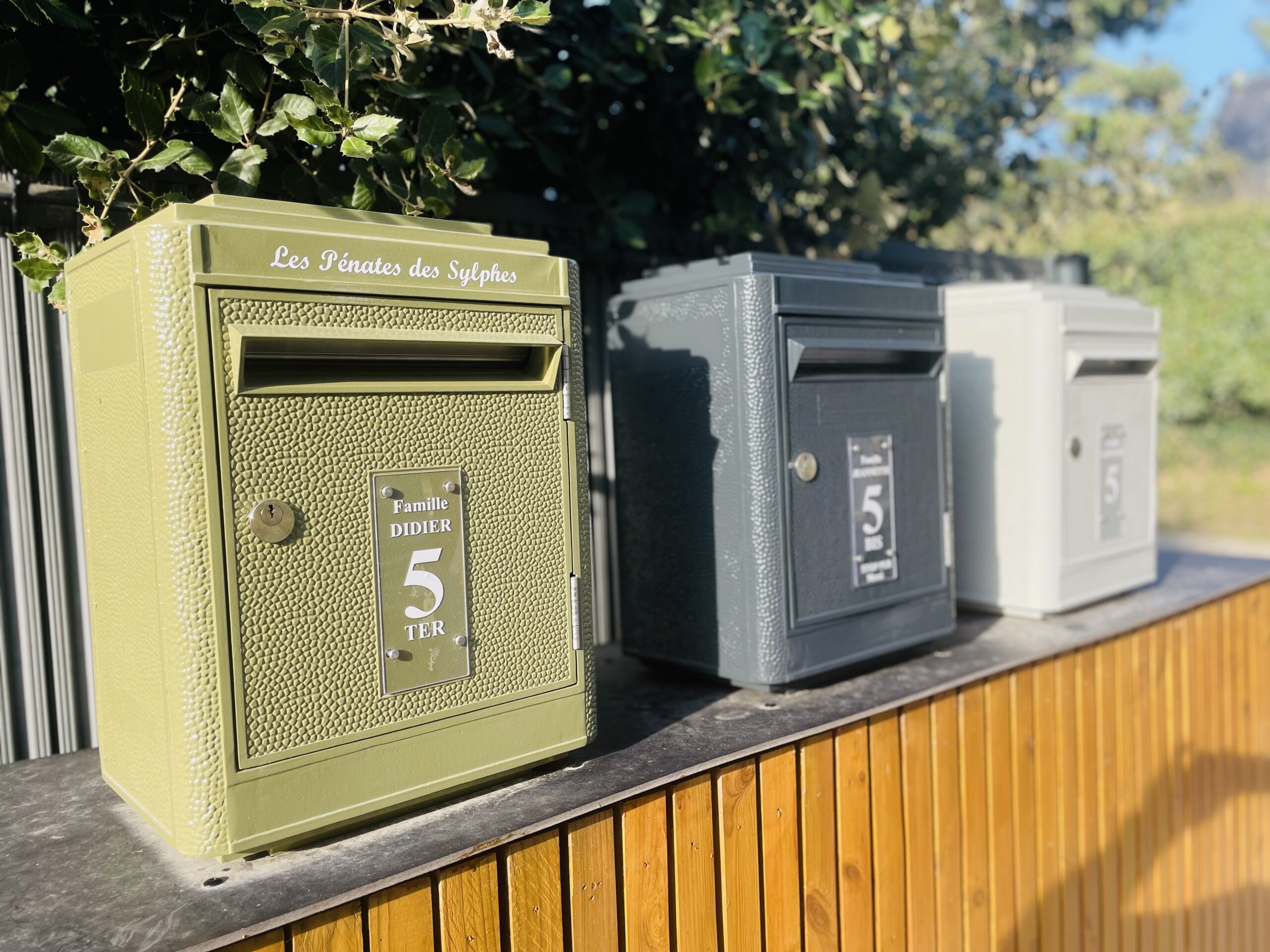 Créez votre boîte aux lettres unique : couleurs et personnalisation sur-mesure